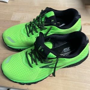 Brooks Ghost 13. Like new.